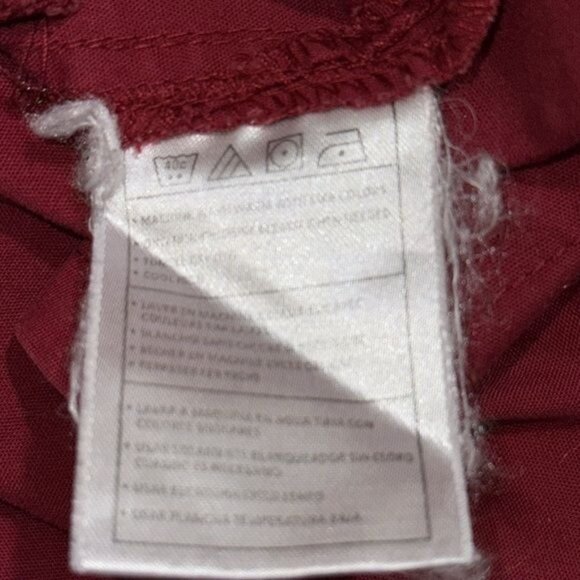 Womens Red V-Neck Short Sleeve Scrub Top With Pockets - Picture 2 of 7